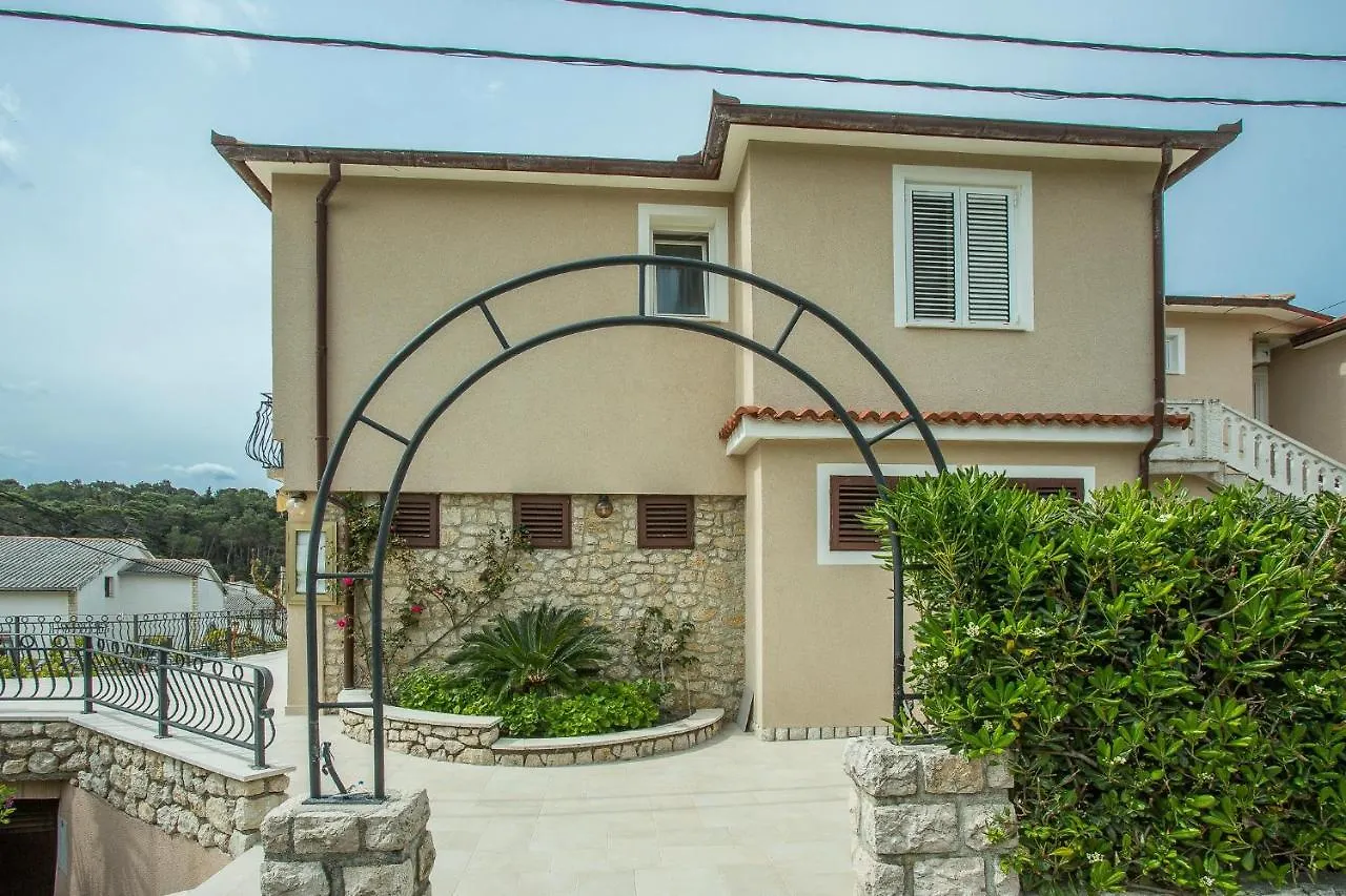 *** Guest house Apartments Nada Palit Croatia