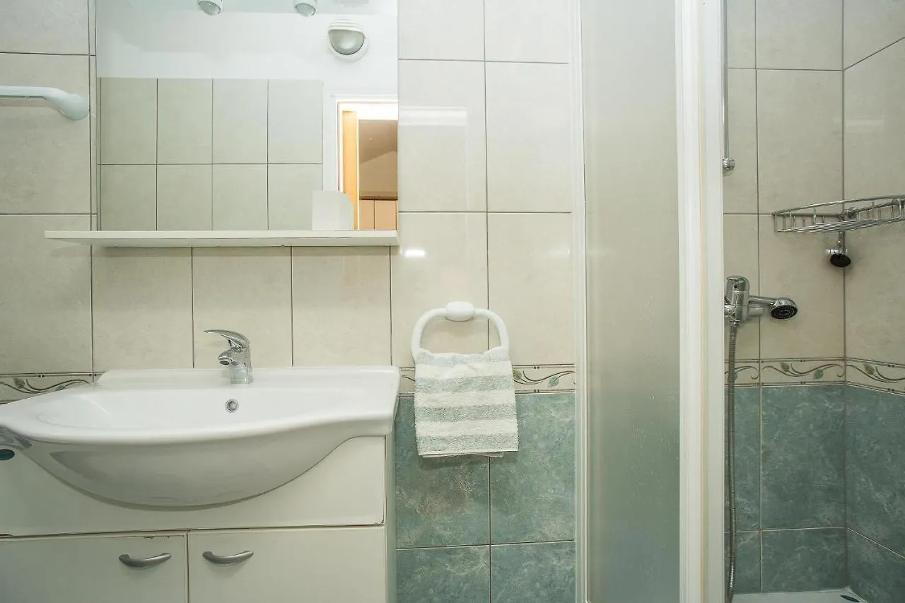 Apartments Nada Palit Croatia